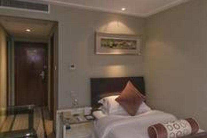 Room 10 of 73