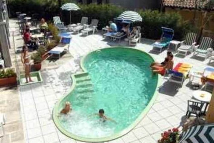 Pool 20 of 45