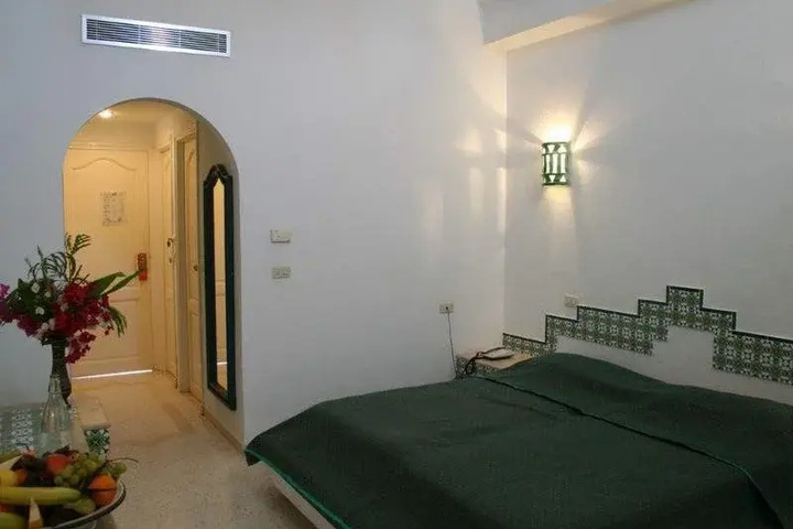 hotel_rooms