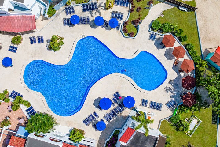 Pool 51 of 111