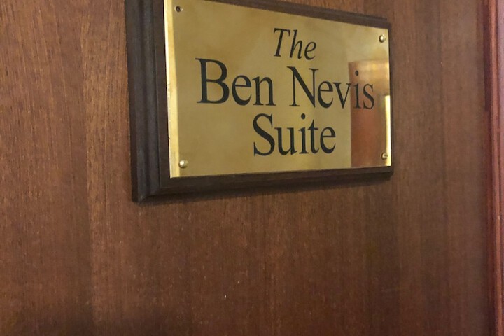 Room 53 of 118