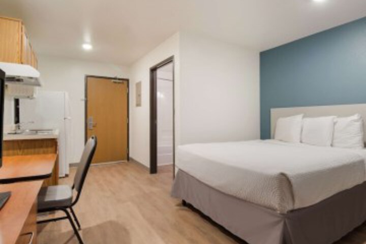 Room 9 of 28