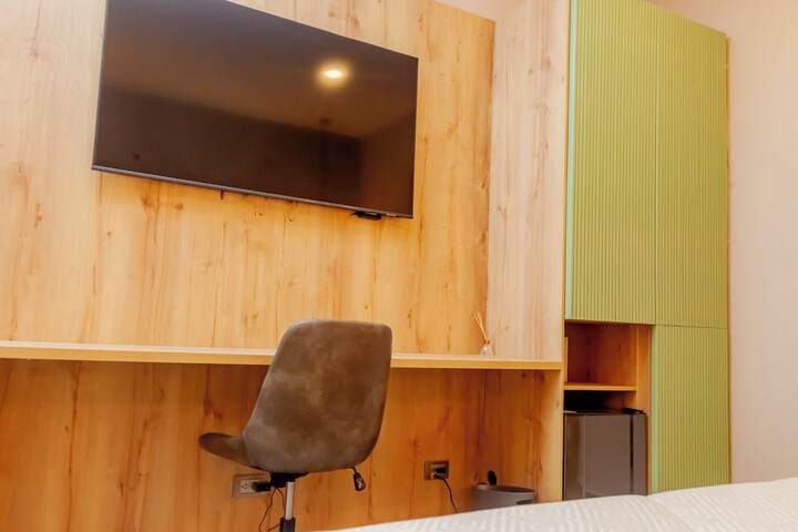 Room 4 of 7