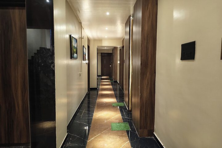 Ballroom/Hall 82 of 90