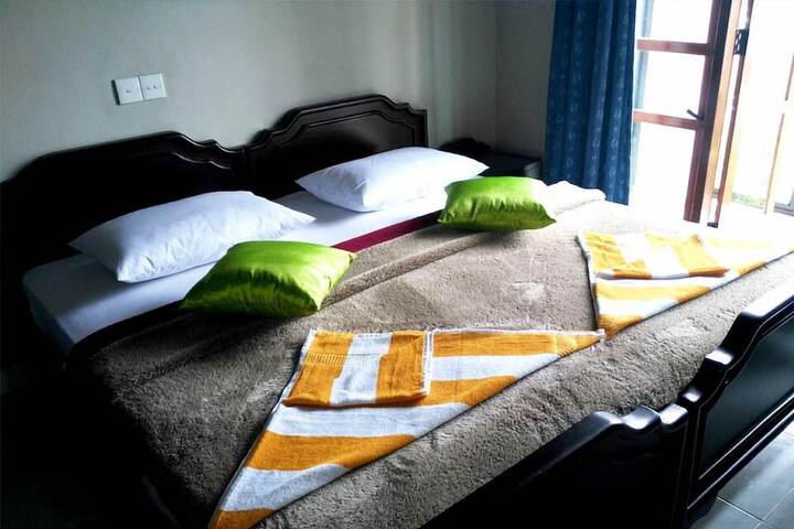 Room 5 of 7