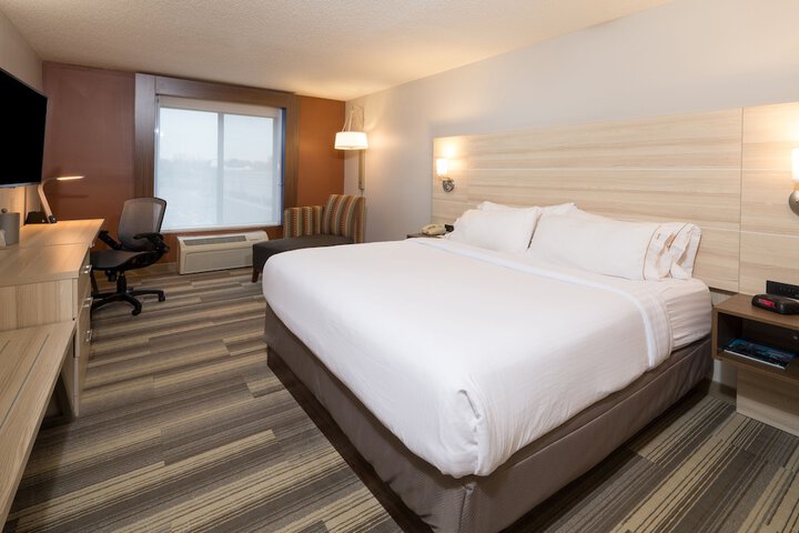 Standard King Bed Accessible (6 of 19)