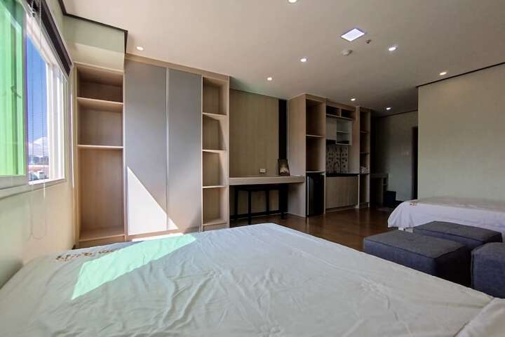 Room 16 of 29