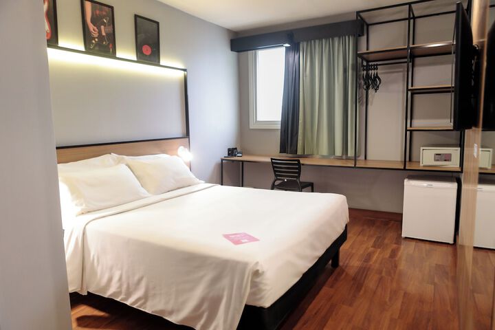 Room 5 of 96