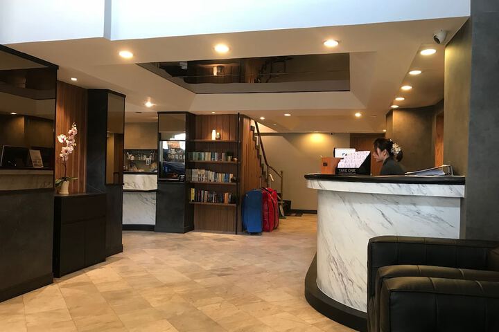 Entrance & Lobby