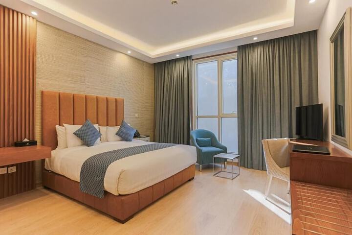 Room 8 of 18
