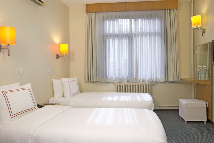 Room 9 of 35