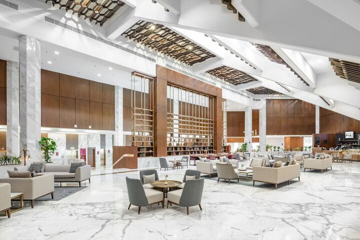 Entrance & Lobby