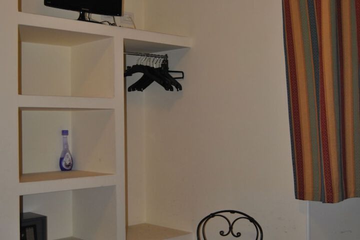 Room 20 of 33