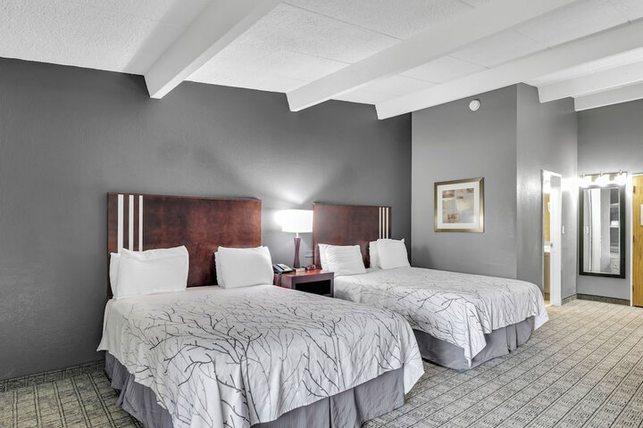 2 Queen Beds (14 of 36)