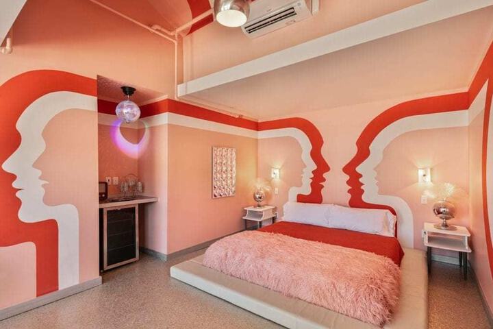Room 9 of 31