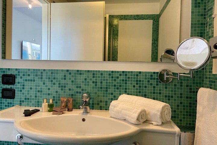 Room 28 of 54