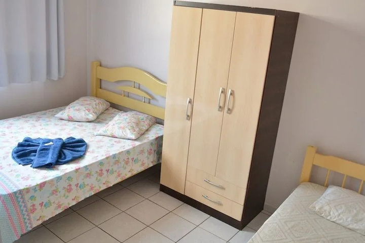 Room 5 of 10