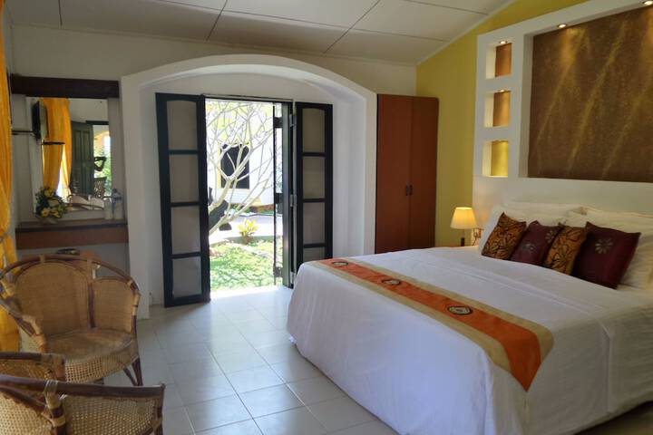Room 2 of 30