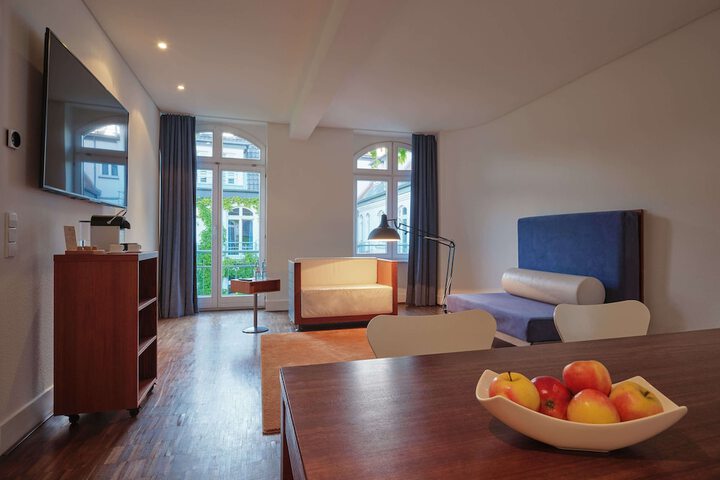 Room 8 of 36
