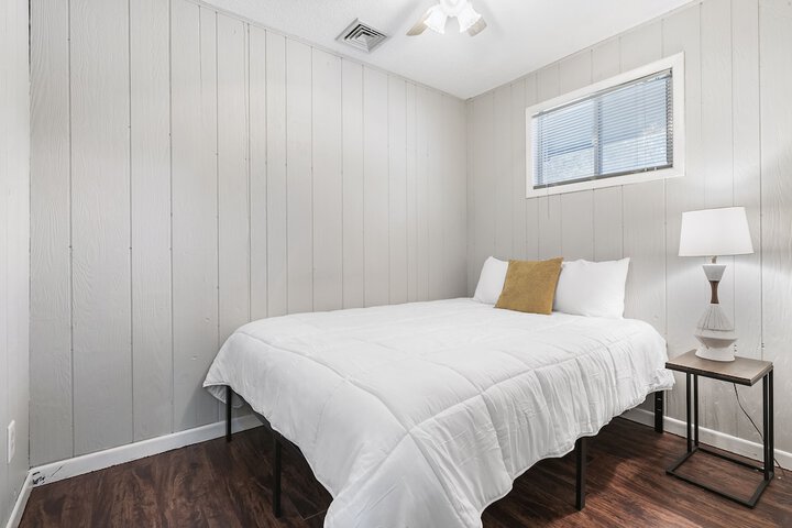 Room 2 of 37