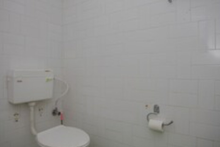 Room 4 of 52