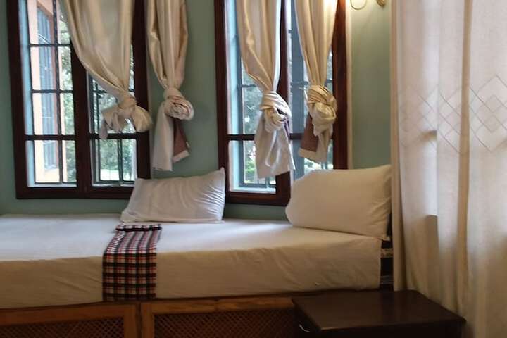 Room 6 of 63