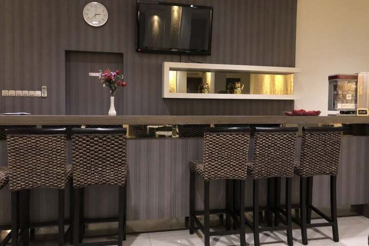 Dining Photos
