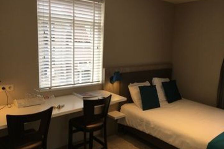 Room 32 of 58