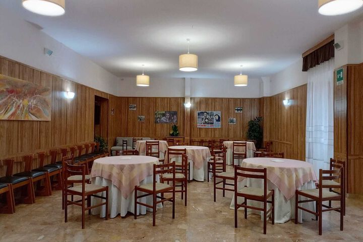 Room 10 of 18