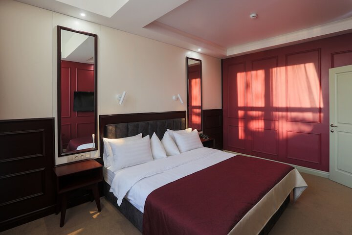 Room 8 of 96