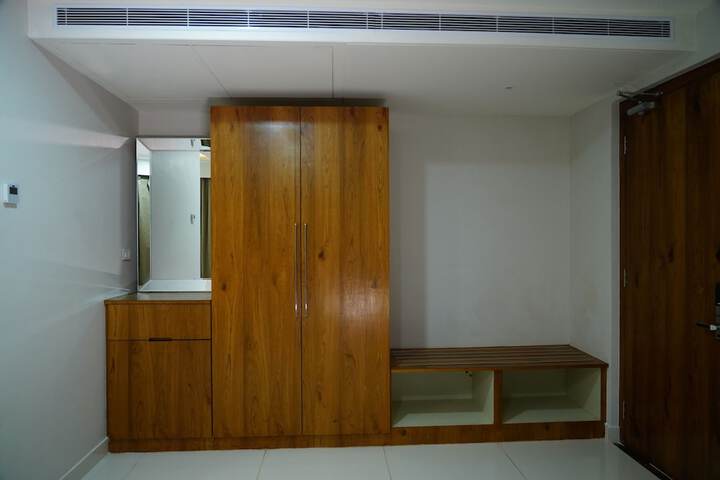 Room 12 of 27