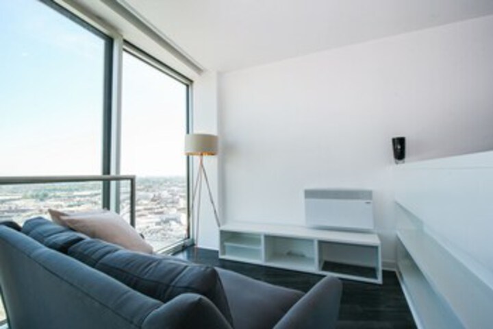 Room 8 of 9