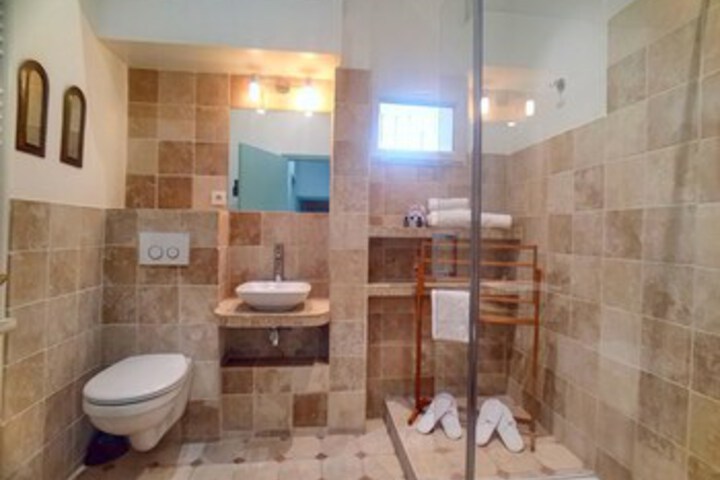 Room 2 of 18