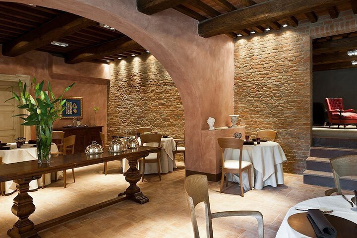 Dining 70 of 81