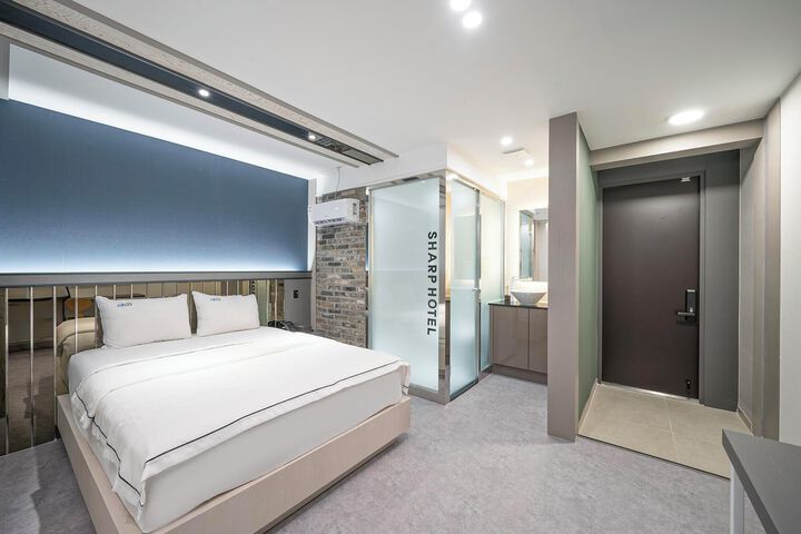 Room 17 of 58
