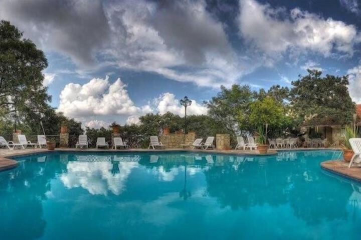 Pool Hotel