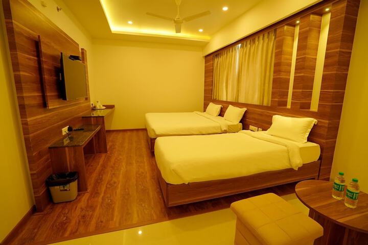 Room 4 of 7