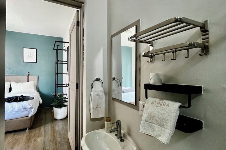 Room 32 of 53