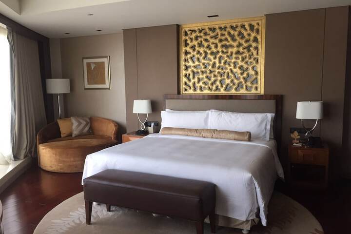 Room 13 of 128