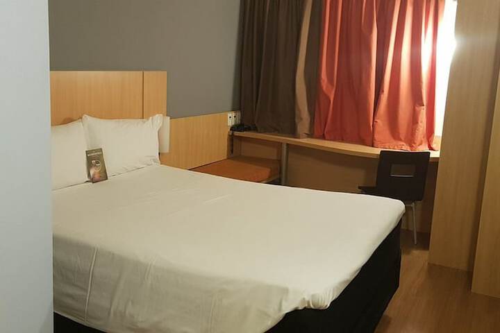 Room 2 of 27