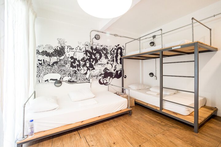Room 52 of 100