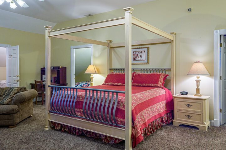 Room 4 of 108