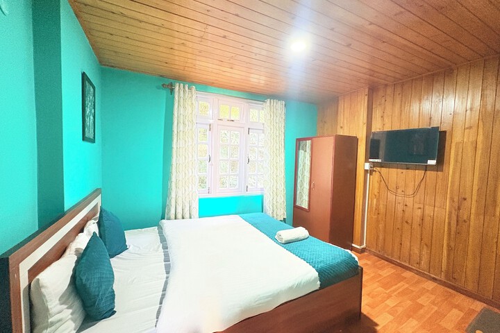 Room 4 of 24