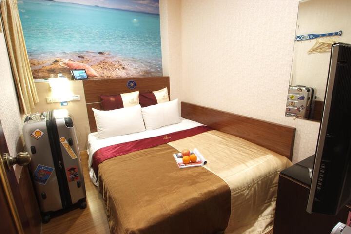 Room 12 of 27