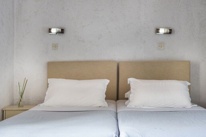 Room 12 of 84