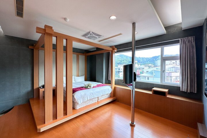 Room 17 of 60