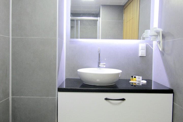 Room 60 of 87