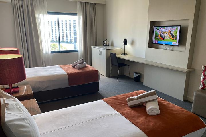 Room 5 of 16
