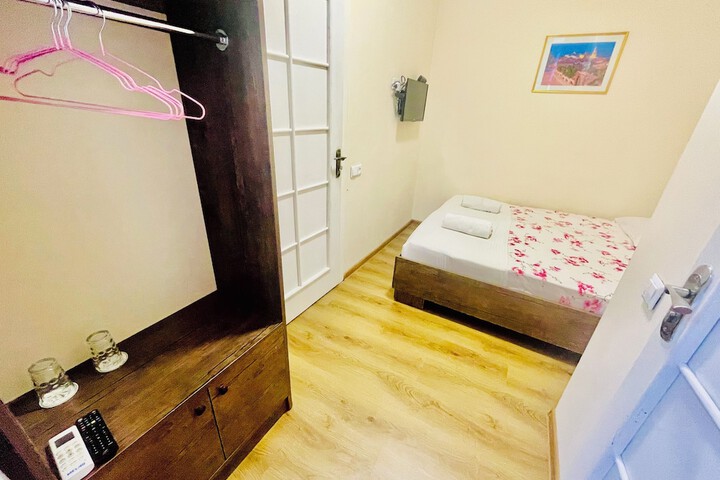 Room 46 of 146