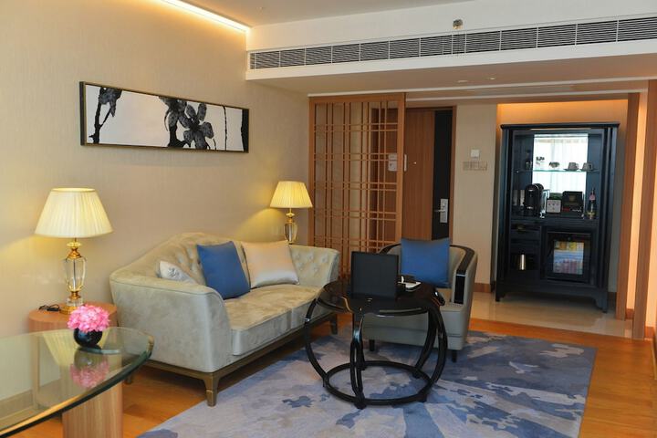 Room 15 of 180